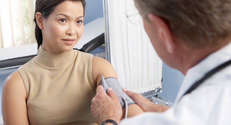 0144_91559351_20 doctor taking female patient's blood pressure
