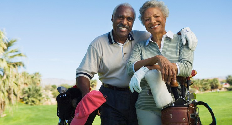 0195_77737507 man and woman on golf course